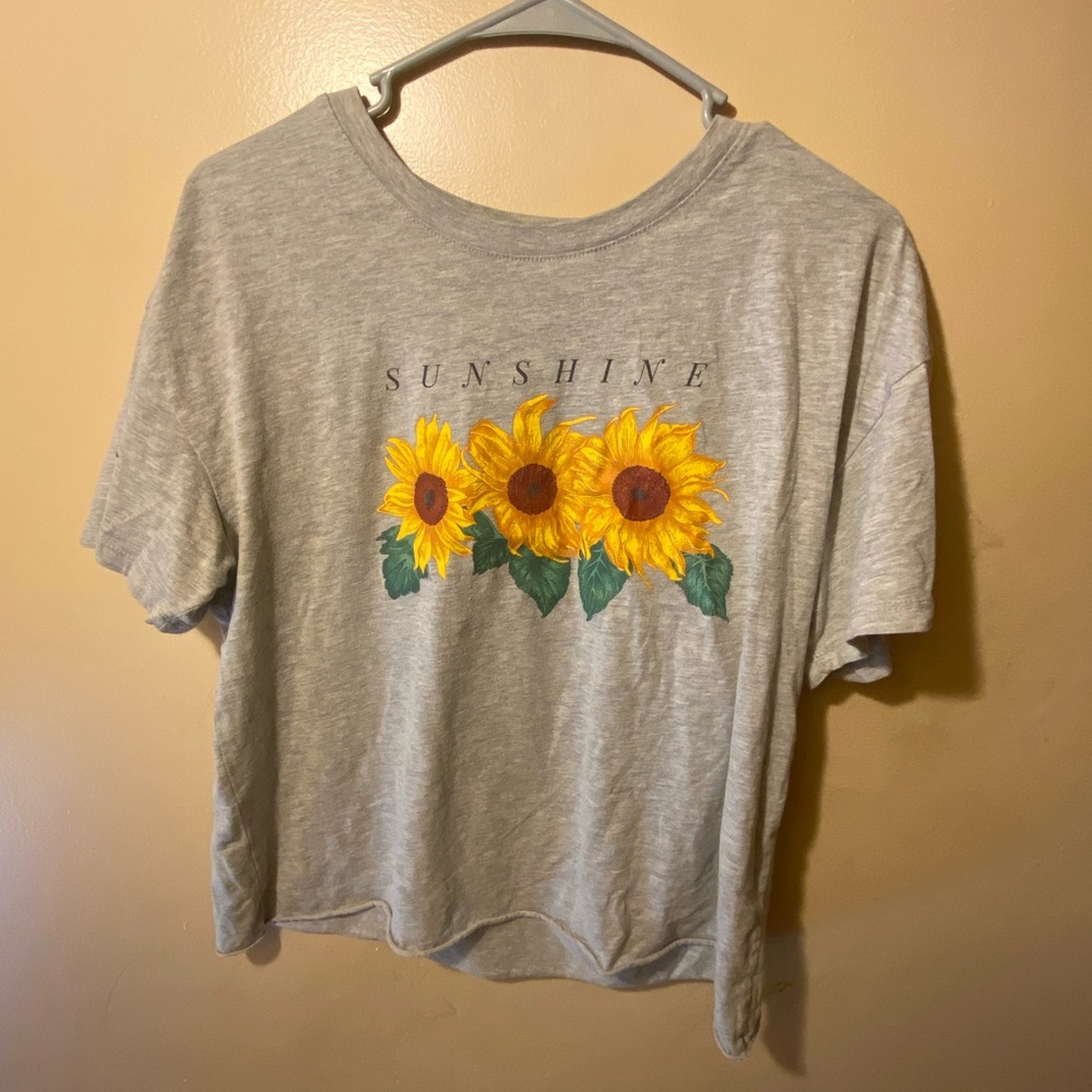 XL grey sunflower t-shirt but fits more like a med/large